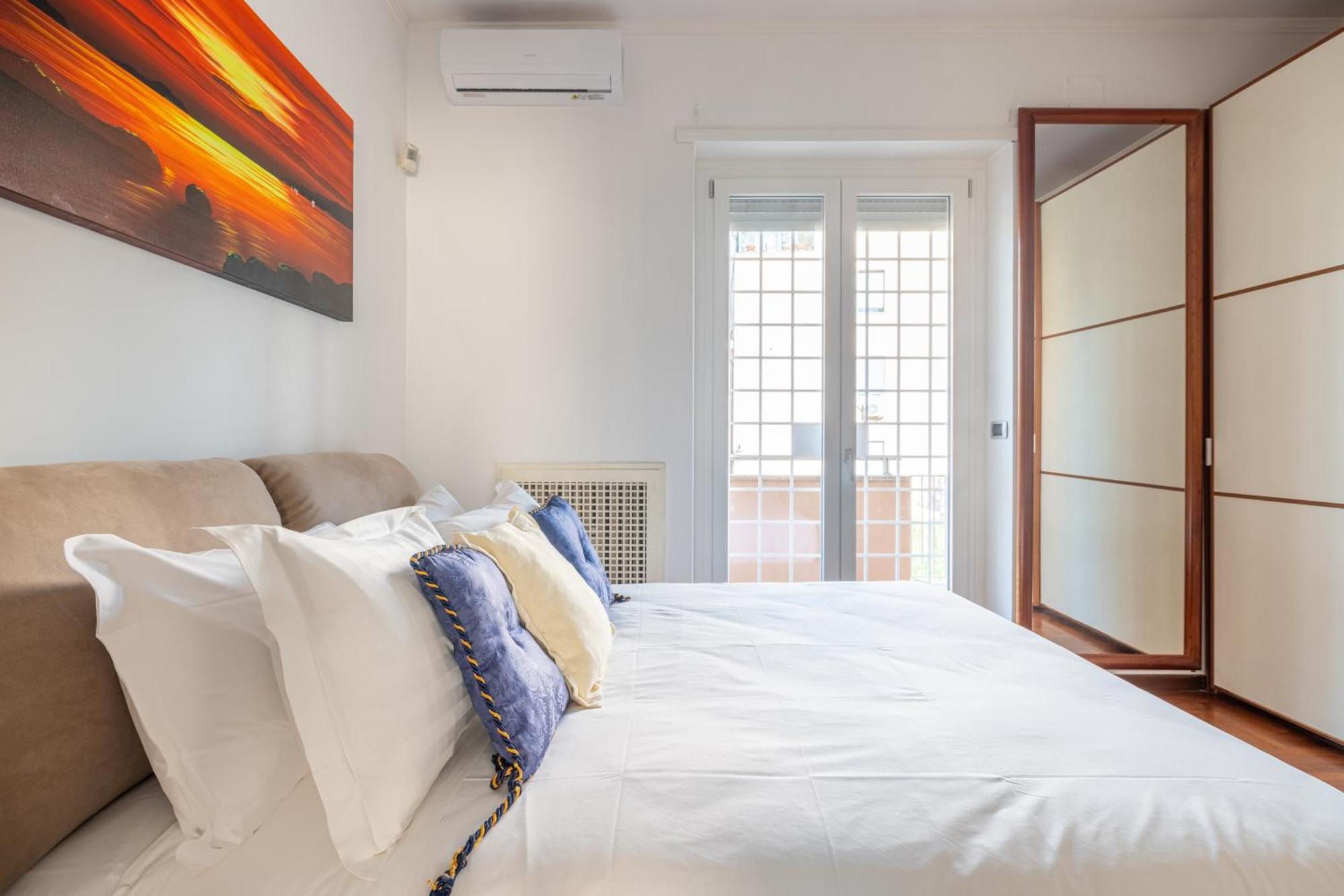 Eur Luxury For 4pp 2 Bedrooms Apartment *